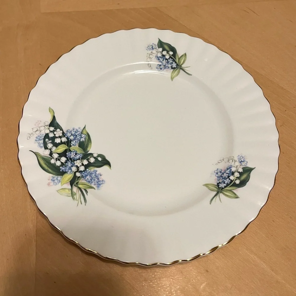 Vintage Royal Dover Lily of the Valley and Blue Forget Me Nots Floral 8” Plate